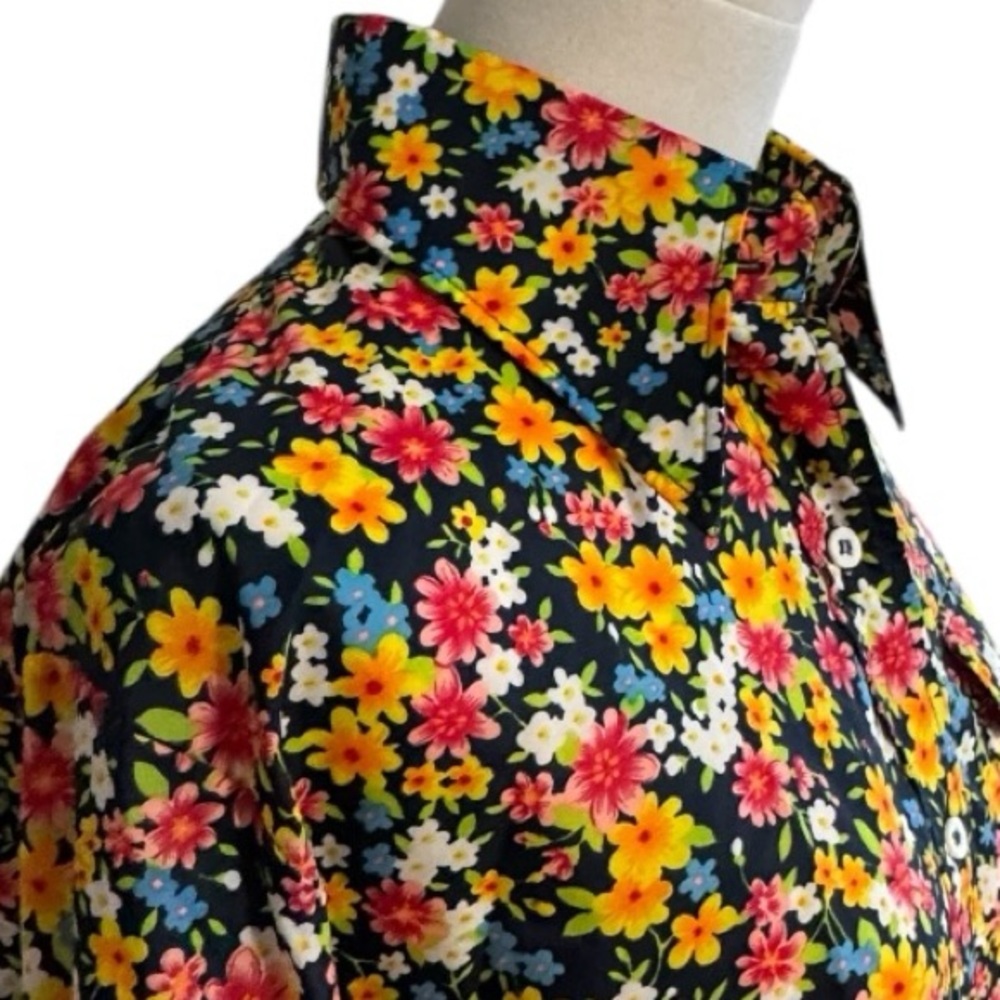 Floral Button-Up Women's Top - Picture 6 of 9